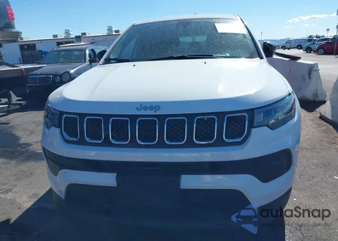 2023 Jeep Compass Sport 4X4 z USA, uszkodzony, nr VIN 3C4NJDAN8PT575013